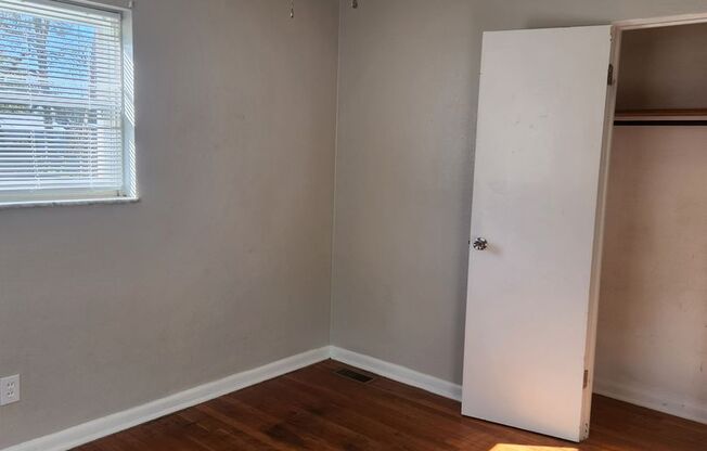 2 beds, 1 bath, $900, Unit #1