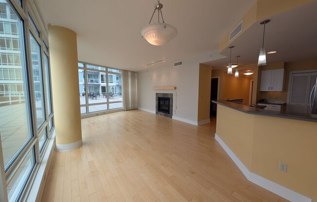 Commuter Delight, Walking Distance to Bremerton Ferry and to Downtown Shops.