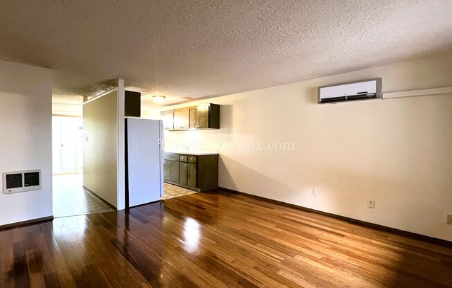 2 beds, 1 bath, $1,395, Unit #7