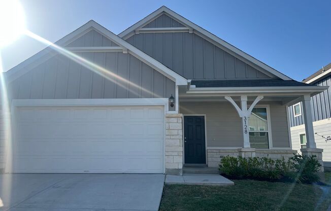 Beautiful 3/2  Home in Overlook at Creekside