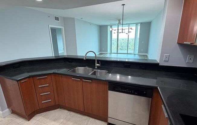 15051 Royal Oaks Ln cu-1603, North Miami, FL 33181