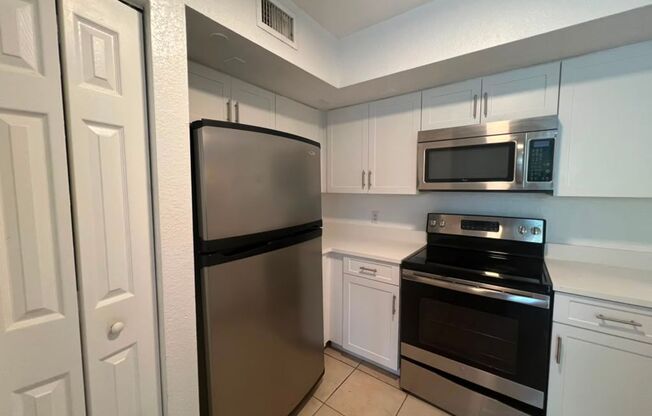 3 beds, 2 baths, 1,079 sqft, $2,600, Unit 13800-206