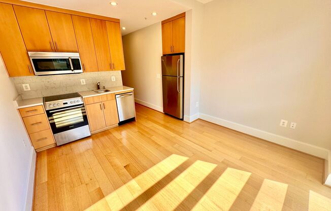 1 bed, 1 bath, $2,500, Unit 506