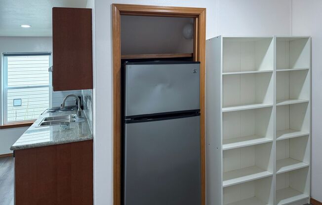Desirable 2 bedroom , 1 bath in Beacon Hill - Downstairs Duplex