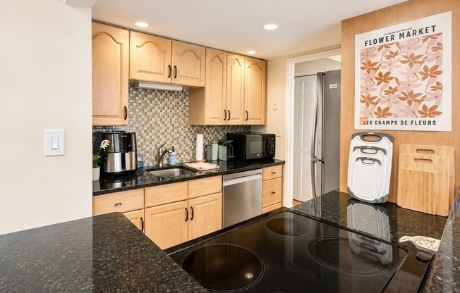 2 beds, 2 baths, 976 sqft, $3,400, Unit 102