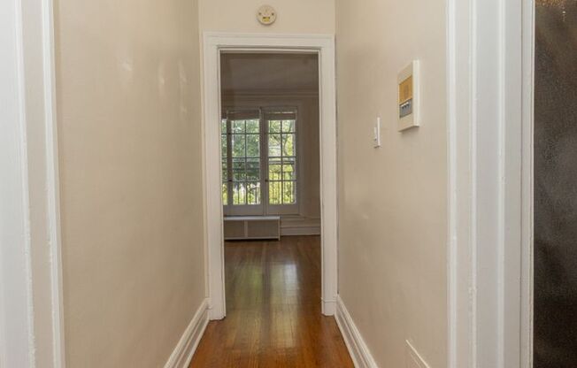 1 bed, 1 bath, 595 sqft, $1,395, Unit 1010-2N