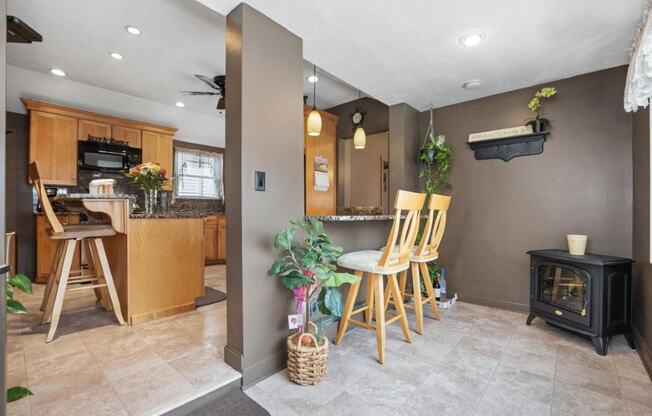 28 ASH ST