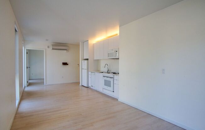 2 beds, 1 bath, $1,945, Unit 205