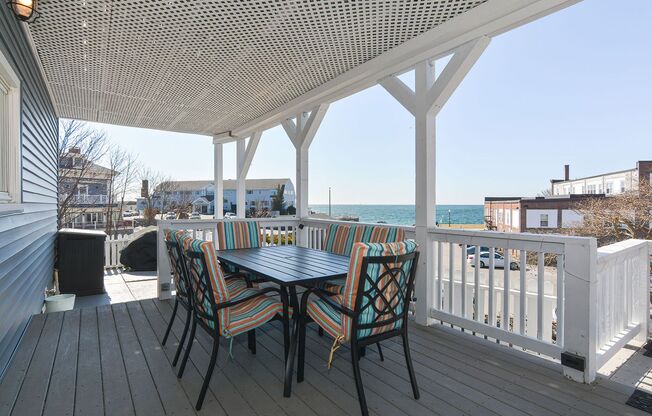 3 beds, 2 baths, $4,200, Unit Harbortown Hideaway