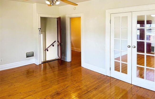 2 beds, 1 bath, 888 sqft, $1,275, Unit Arsenal Street-6328