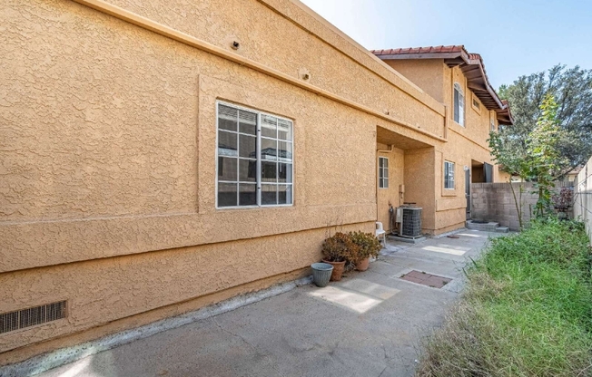 415 W CTR ST