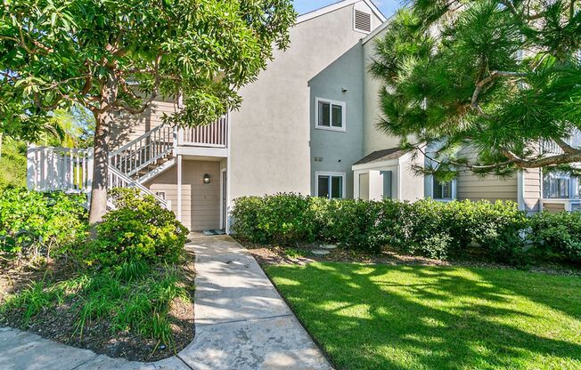 Updated Lower-Unit Condo Close to the Beach!