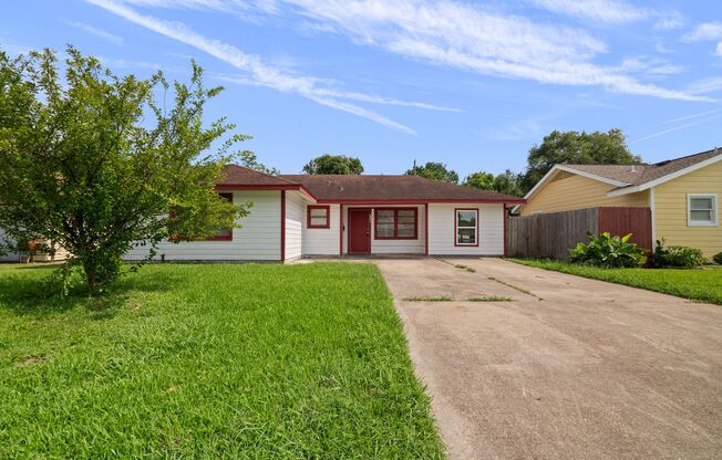 Beautiful 4 Bedroom, 2 Bath Home in Texas City!