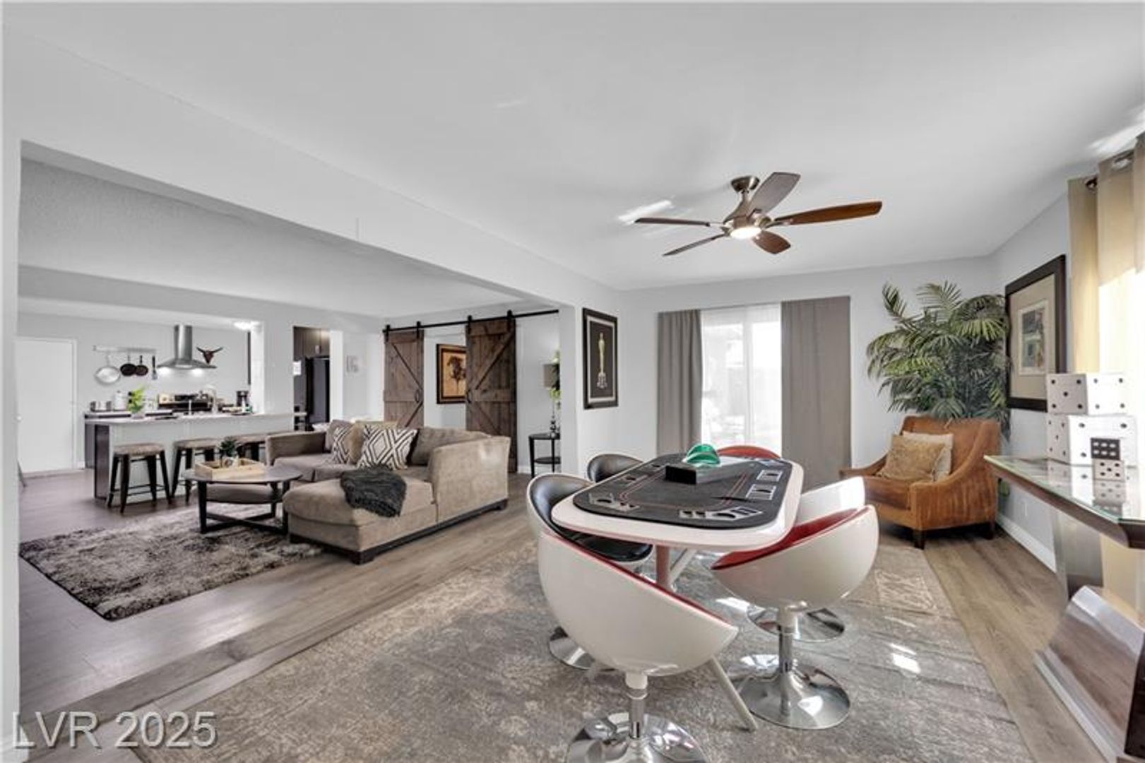 A Must See!! 5 bedroom 3.5 Bathroom home in Paradise