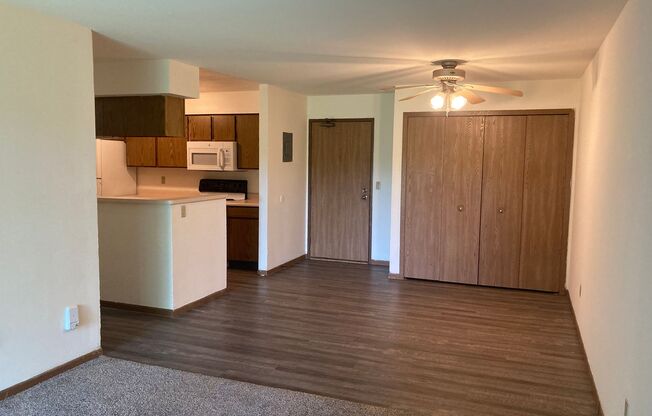 3 beds, 1 bath, 1,040 sqft, $1,800, Unit 3172-104