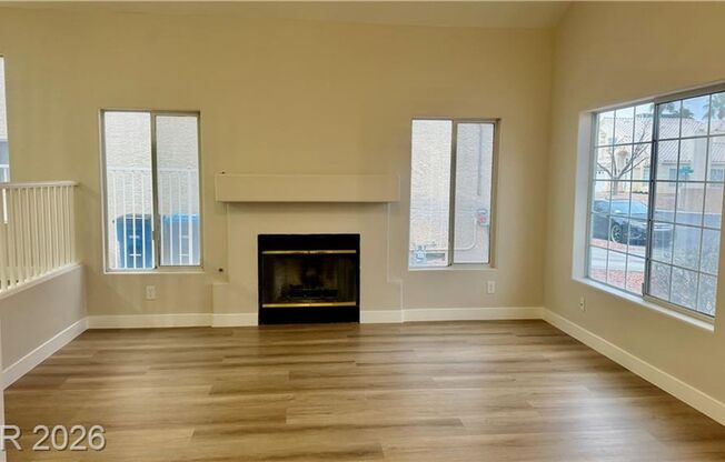 BEAUTIFUL OPEN FLOOR PLAN. 3 BEDROOMS, 2.5 BATHROOM. LOCATED SOUTHWEST. NEAR SHOPPING, SCHOOLS AND THE 215