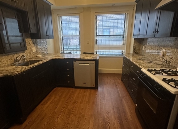 1 bed, 1 bath, 950 sqft, $2,500, Unit 1