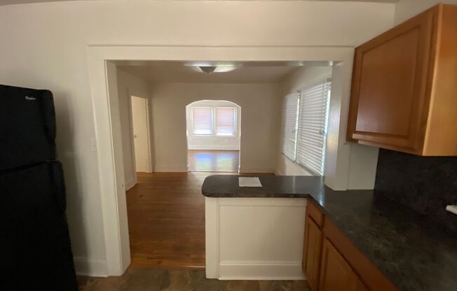 2 beds, 1 bath, $995