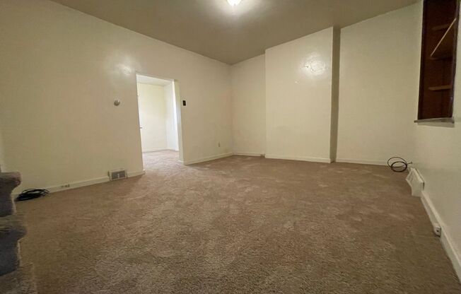 Spacious 3 Bedroom Oakland Townhouse with a Back Patio! A Perfect University of Pittsburgh Location!