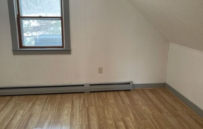 2 beds, 1 bath, $1,700, Unit Unit 2