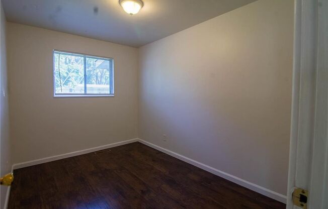 3 beds, 1 bath, $1,150