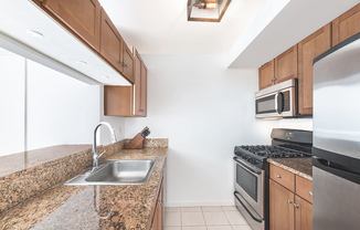 2 beds, 2 baths, $7,750, Unit 9D