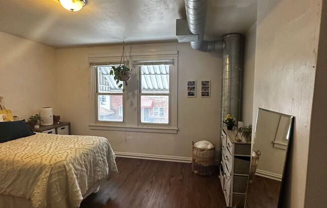 4 beds, 1 bath, $3,000