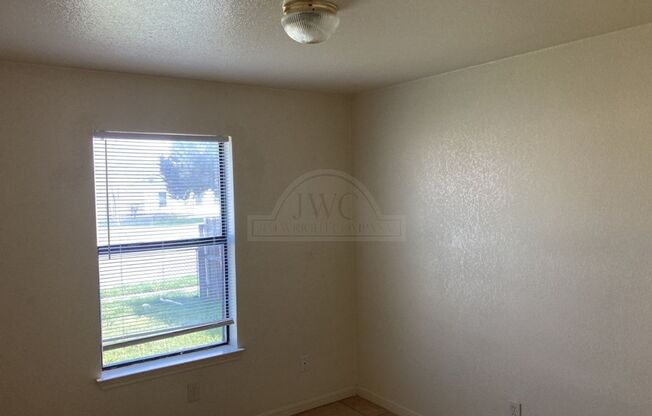 3 beds, 2 baths, $1,050, Unit 101 Castellon Unit B