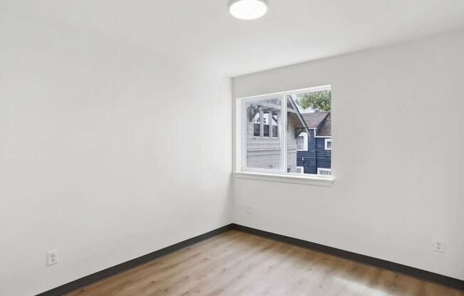 New Construction | 8BR / 4BA Student Housing | Semi-Private Baths | Rooftop Deck | U-District