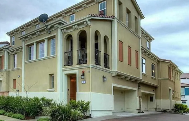 EPIC REA - Modern-Style 3 BR/3BA townhouse in Livermore