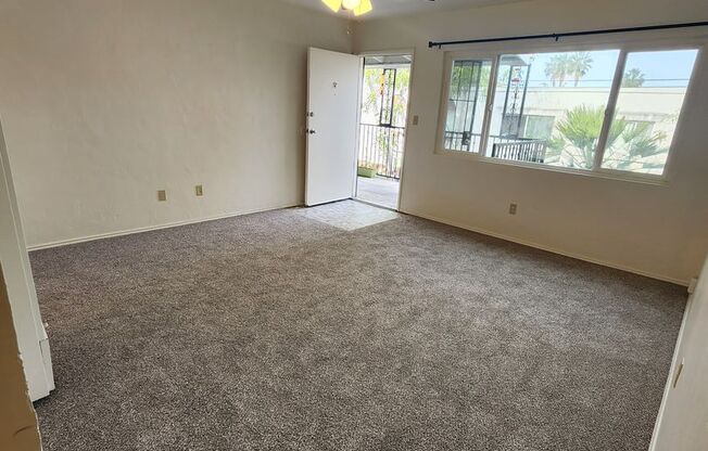 2 beds, 1 bath, 752 sqft, $2,090, Unit 4423 1/2