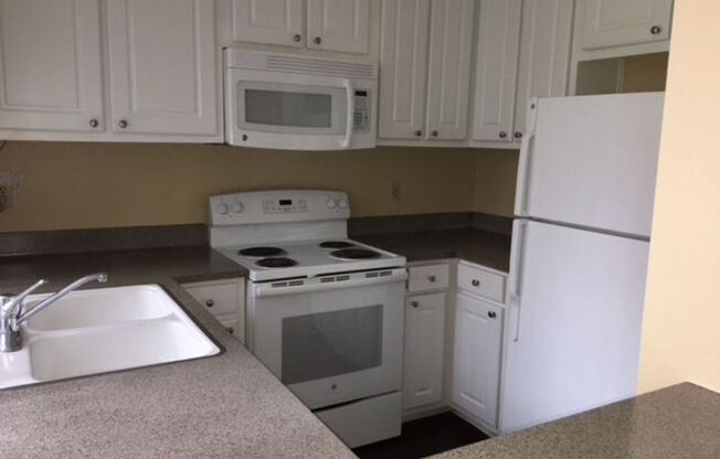 2 beds, 1 bath, 950 sqft, $2,035