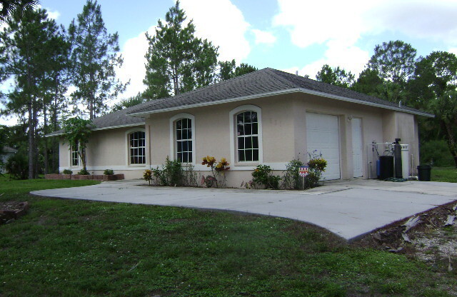 3 Bedroom plus Den, 2 Bath Home in Golden Gate Estates off Golden Gate Blvd.