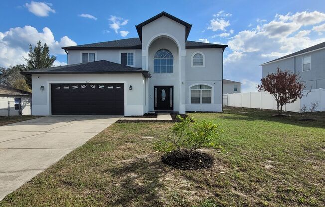 Spacious 4 bedroom 2.5 bathroom with loft in Poinciana!