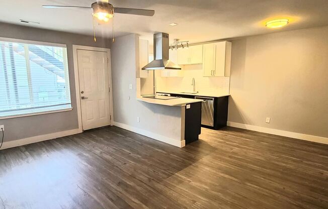 1 bed, 1 bath, 560 sqft, $1,195, Unit 10