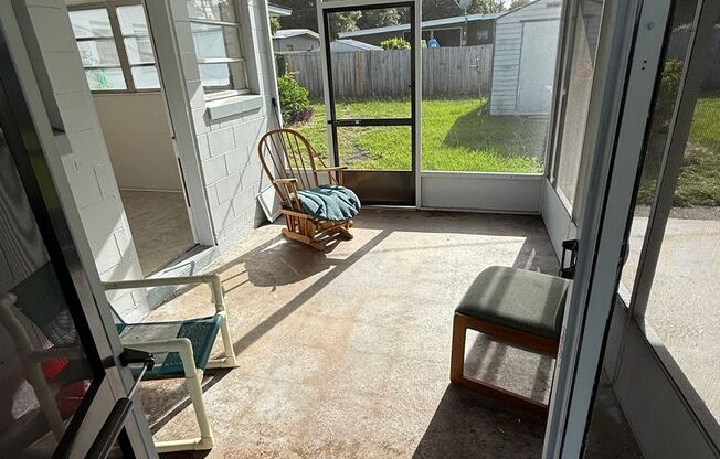 3 bed 2 bath house with 1200 sf. end of circle and walk to river