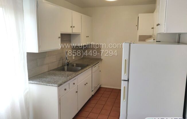 University Heights 1 bed upstairs end unit! $500 off first month's rent