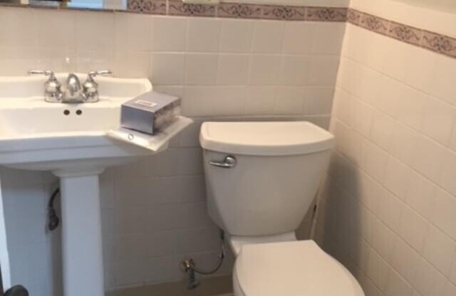 130 Nichols Ave # 3