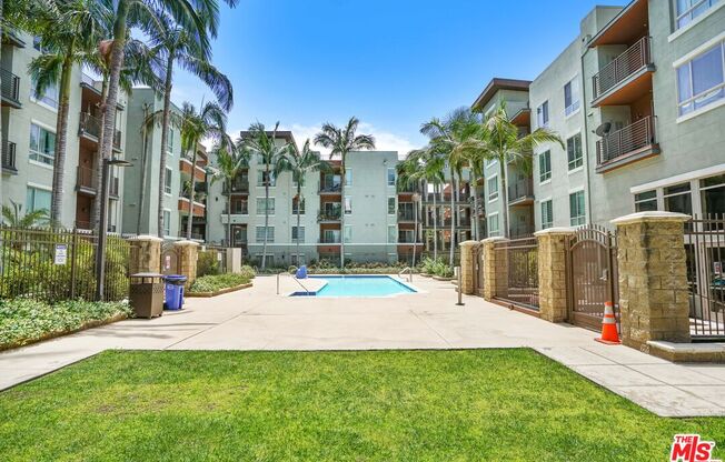 1 bed, 1 bath, 910 sqft, $2,900, Unit 355