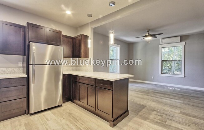 UNIQUE  Laurelhurst Unit with 3 Beds, 2 Baths