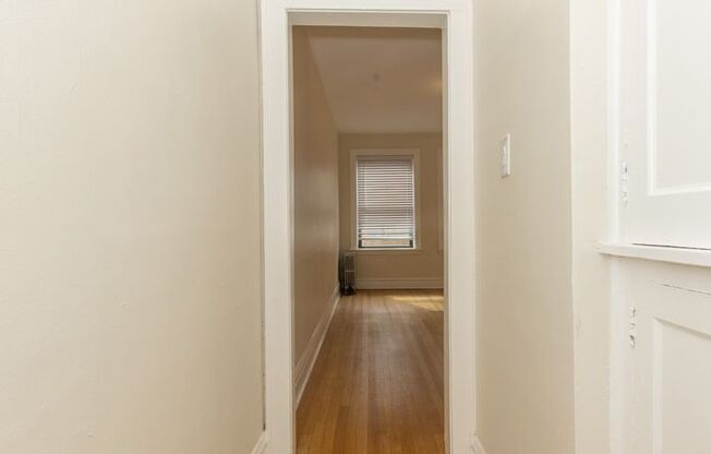 1 bed, 1 bath, 765 sqft, $1,445, Unit 605-2L