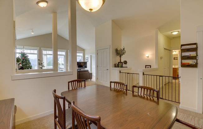 Beautiful open layout 2-level townhome!
