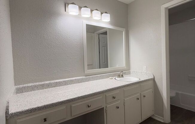 2 beds, 1 bath, 873 sqft, $1,140, Unit 03-0301