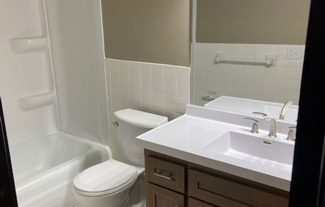 1 bed, 1 bath, 740 sqft, $1,125, Unit 1200108