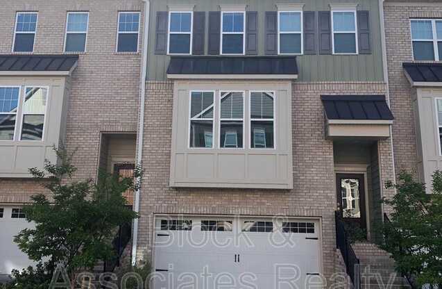 3 beds, 3.5 baths, 2,620 sqft, $2,395