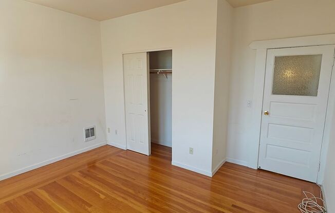 2 beds, 1 bath, $3,400, Unit 1275