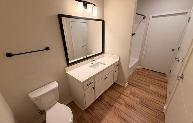 1 bed, 1 bath, 821 sqft, $1,685, Unit 10009-105
