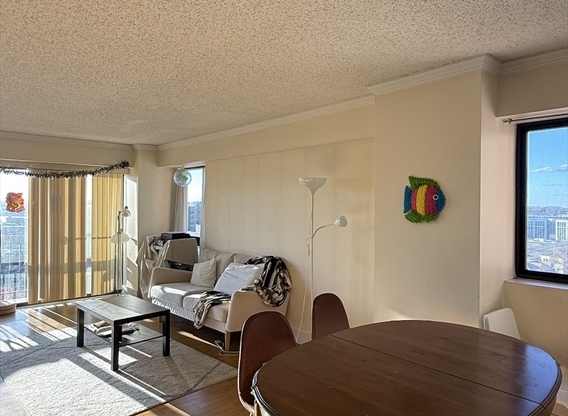 2 beds, 1.5 baths, 850 sqft, $3,500, Unit 810