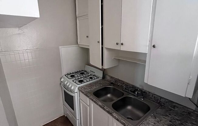 Studio, 1 bath, $600