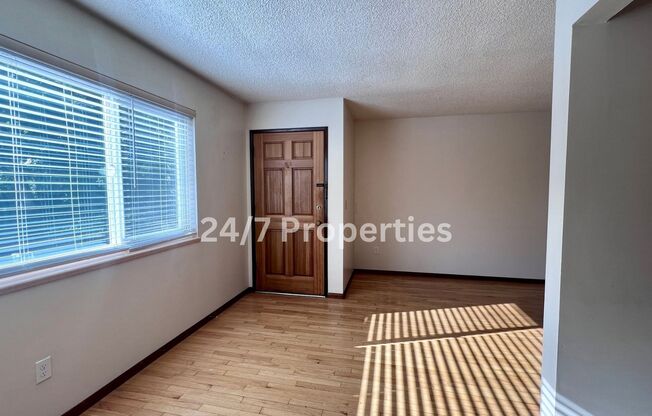 2 beds, 1 bath, $1,370, Unit 04